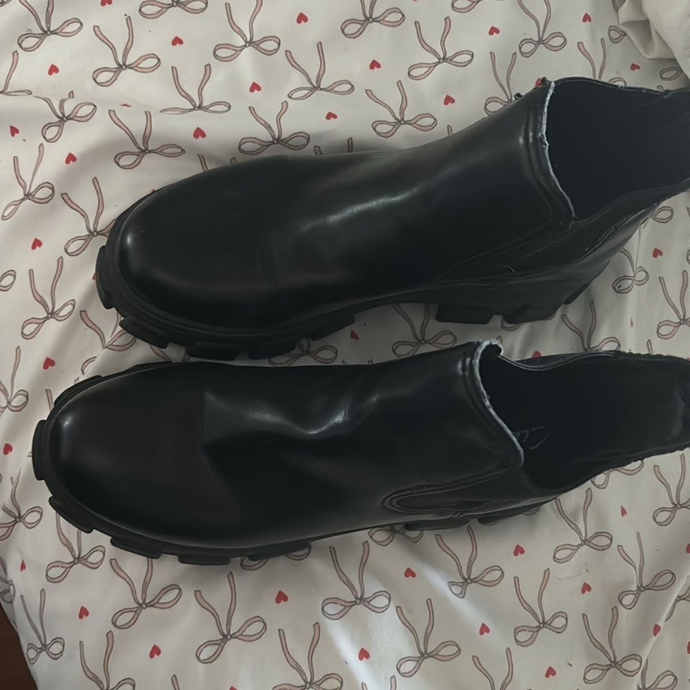 Never worn Sam Edelman Circus lug bootie! - Picture 2 of 5